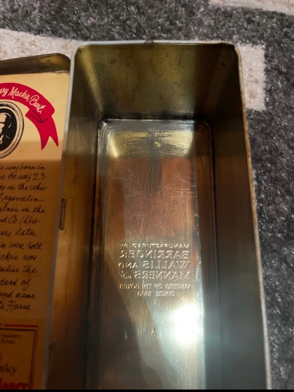 Vintage white horse Scottish whiskey tin. Good condition.